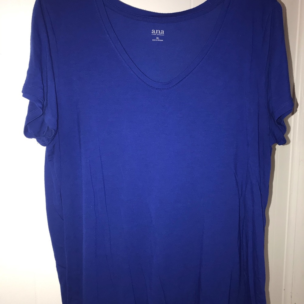 a.n.a Plain V-Neck Tee